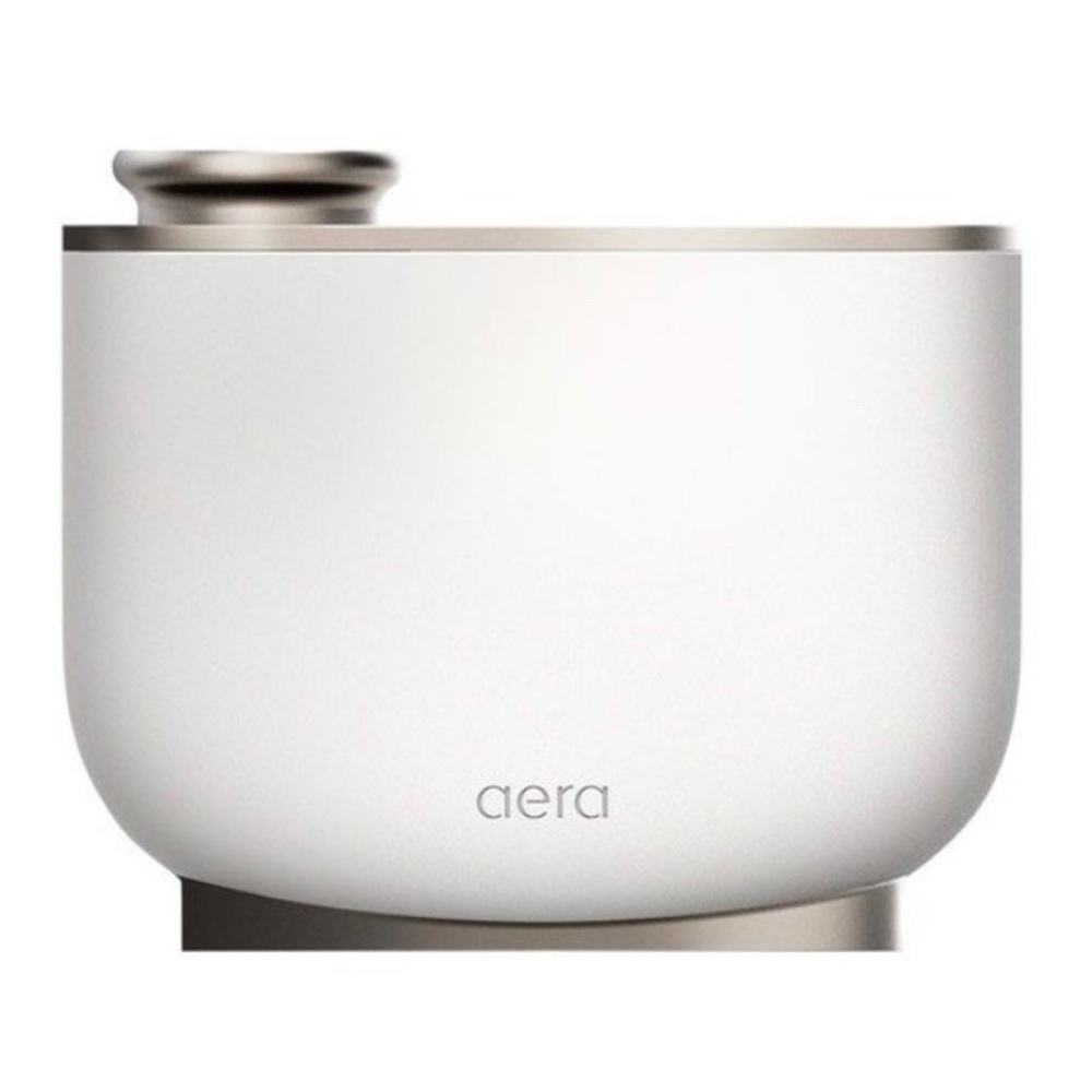 Barely used Aera home diffuser. Minor scuff on side shown in pictures.